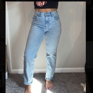 Abercrombie 90’s ultra high rise straight jeans size 28 SHORT length.